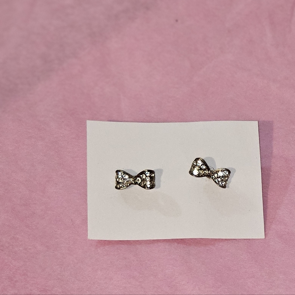 Vintage Bow Tie Stud Earrings- EUC